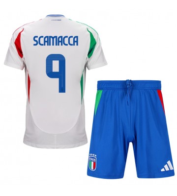 Italien Gianluca Scamacca #9 Borta Kläder Barn EM 2024 Kortärmad (+ Korta byxor)